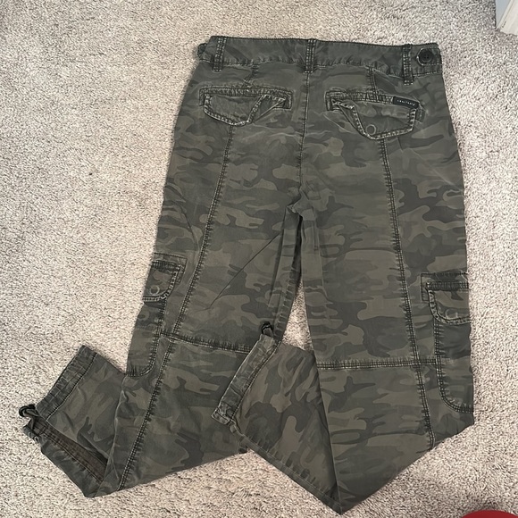 Sanctuary women’s camo cargo pants size 26 drawstring ankle. Stretch fabric - Picture 4 of 4